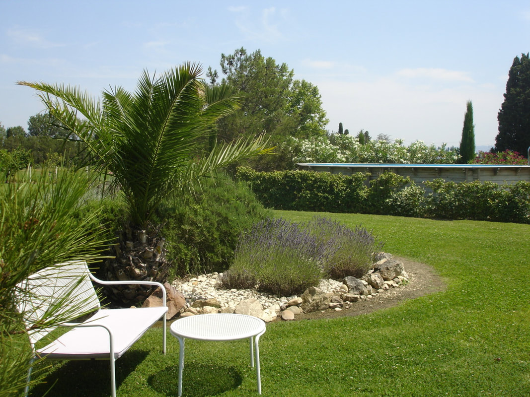 La Maison Blanche holiday rental in Provence pool and garden .